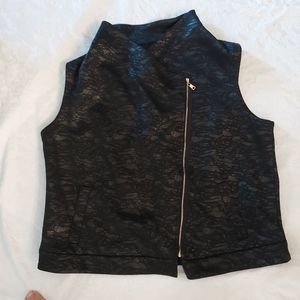Detailed Poly/Spandex Black Leather Look Vest with Brass Zipper Front: 2X NWOT.